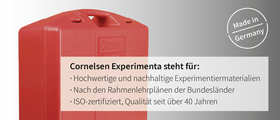 Das Bild zeigt einen roten Koffer von Cornelsen Experimenta, der hochwertige und nachhaltige Experimentiermaterialien f&uuml;r den Bildungsbereich enth&auml;lt. Zudem hebt es hervor, dass die Produkte ISO-zertifiziert sind und seit &uuml;ber 40 Jahren Qualit&auml;t bieten.