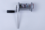 Das Bild zeigt ein transparentes Gerät mit einem Handgriff und einem Motor im Inneren. Es scheint für Experimente im Bildungsbereich konzipiert zu sein, möglicherweise zur Demonstration von mechanischen Bewegungen oder Energieumwandlungen.
