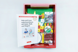 Das Bild zeigt eine rote Box mit Experimentiermaterialien und einem Begleitbuch für Kindergartenkinder. Die Materialien umfassen diverse Gegenstände für Experimente zu Themen wie Hebel, Rollen und Magnetismus, die zum Lernen und Entdecken einladen.