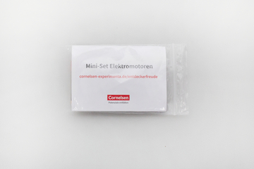 Das Bild zeigt eine Verpackung mit dem Titel "Mini-Set Elektromotoren". Die Verpackung ist in einer transparenten Folie, mit der Aufschrift des Anbieters Cornelsen sowie einer URL für weitere Informationen.