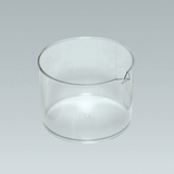 Das Bild zeigt einen transparenten Kunststoffbecher mit einer Messskala. Er eignet sich ideal für Experimentierzwecke in Bildungseinrichtungen und zur genauen Abmessung von Flüssigkeiten.