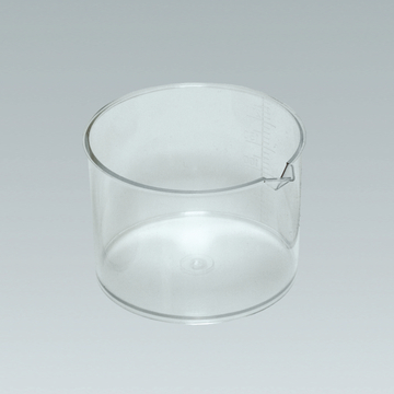 Das Bild zeigt einen transparenten Kunststoffbecher mit einer Messskala. Er eignet sich ideal für Experimentierzwecke in Bildungseinrichtungen und zur genauen Abmessung von Flüssigkeiten.