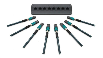 Das Bild zeigt eine Gruppe von Experimentiergeräten, die aus mehreren farbigen Sensoren und Messstäben bestehen, angeordnet um eine Halterung. Diese Geräte sind für den Einsatz im Bildungsbereich gedacht, um praktische Experimente durchzuführen.