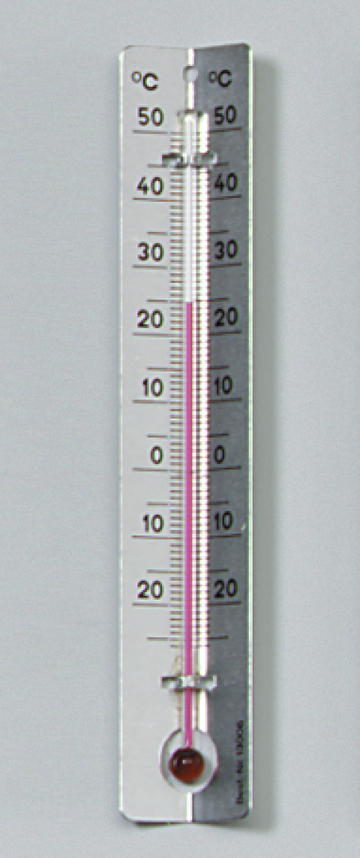 Das Bild zeigt ein klassisches Thermometer mit einer Skala von 0 bis 50 Grad Celsius. Die Temperatureinheit ist in °C angegeben, und die Flüssigkeit im Thermometer ist farbig, um die Temperaturanzeige zu verdeutlichen.