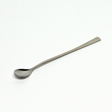 Das Bild zeigt einen langen, schlanken Löffel aus Metall auf einem hellen Hintergrund. Er eignet sich wahrscheinlich für Experimentierzwecke im Bildungsbereich, wie das Messen oder Mischen von Flüssigkeiten.