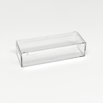 Das Bild zeigt eine transparente, rechteckige Box aus Kunststoff. Sie eignet sich zur Aufbewahrung von Experimentiermaterialien oder Schulutensilien und bietet einen guten Überblick über den Inhalt.