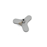 Das Bild zeigt einen grauen Experimentieradapter mit drei Armen und einer zentralen Öffnung. Dieser Adapter ist vermutlich für den Einsatz in Bildungsprojekten oder wissenschaftlichen Experimenten konzipiert.