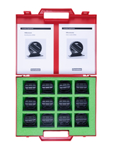 Das Bild zeigt ein rotes Koffer Set für einen Mikrotom, das für experimentelle Zwecke im Bildungsbereich konzipiert ist. Im Inneren befinden sich mehrere schwarze, runde Objekte auf grünem Schaumstoff, begleitet von Benutzeranleitungen.