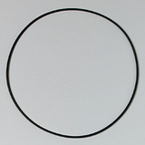 Das Bild zeigt einen schwarzen, runden Rahmen ohne inneren Inhalt. Er könnte Teil eines Experimentierkits oder einer Demonstration in der Schule sein, möglicherweise zur Visualisierung von Konzepten in Physik oder Mathematik.