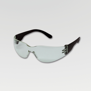 Das Bild zeigt eine transparente Schutzbrille, die für den Einsatz in Experimenten im Bildungsbereich konzipiert ist. Die Brille hat einen modernen, ergonomischen Rahmen und bietet Schutz für die Augen während praktischer Arbeiten.