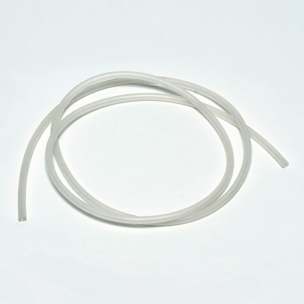 Das Bild zeigt einen flexiblen, durchsichtigen Schlauch, der in zwei verdrehten Strängen angeordnet ist. Er könnte für verschiedene experimentelle Anwendungen im Bildungsbereich verwendet werden.