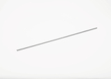 Das Bild zeigt ein gerades, silberfarbiges Rohr aus Metall. Es könnte für verschiedene wissenschaftliche Experimente oder als Teil eines Modells im Bildungsbereich verwendet werden.