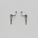 Das Bild zeigt zwei metallische Geräte mit einem zylindrischen Körper und einem langen, geschwungenen Griff. Diese Komponenten könnten Teil eines Experimentier- oder Laboratory-Setups im Bildungsbereich sein.