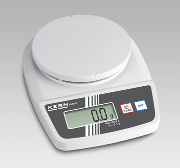 Das Bild zeigt eine digitale Waage vom Typ KERN EMB-S, die für Präzisionsmessungen im Bildungsbereich geeignet ist. Sie hat eine maximale Kapazität von 200 g und verfügt über eine Tara-Funktion zur Nullstellung.