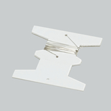 Das Bild zeigt eine weiße Kunststoffplatte mit eingebauten Drahtwicklungen, die für experimentelle Zwecke im Bildungswesen verwendet wird. Die spezielle Form der Platte ermöglicht eine einfache Handhabung und Anwendung in verschiedenen Experimenten.