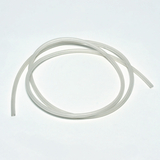 Das Bild zeigt ein paar transparenten Schlauchstücke, die übereinanderliegen. Diese Schläuche werden üblicherweise für Experimentiermaterialien in Bildungseinrichtungen verwendet.