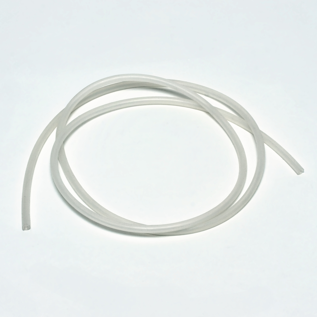 Das Bild zeigt ein paar transparenten Schlauchstücke, die übereinanderliegen. Diese Schläuche werden üblicherweise für Experimentiermaterialien in Bildungseinrichtungen verwendet.