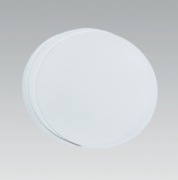 Das Bild zeigt mehrere weiße, runde Platten, die übereinander gestapelt sind. Sie sind wahrscheinlich aus Karton oder einem ähnlichen Material und dienen als Experimentierbedarf für den schulischen Einsatz im naturwissenschaftlichen Unterricht.