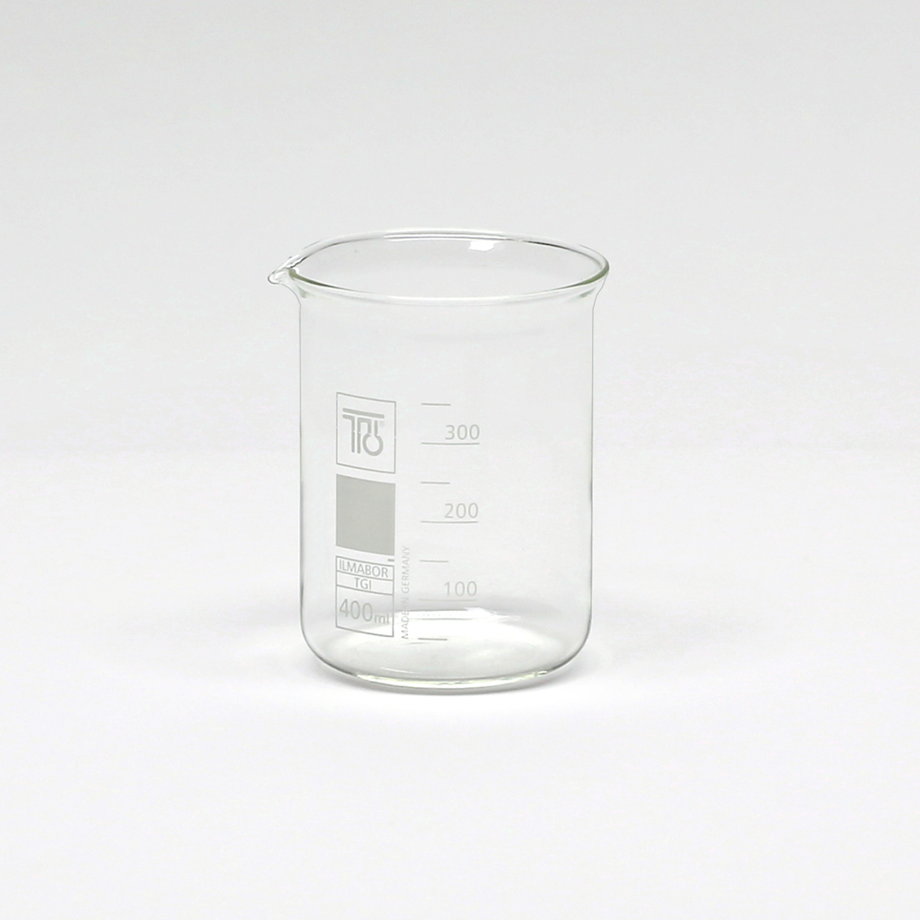 Das Bild zeigt einen transparenten Messbecher aus Glas mit einem Fassungsvermögen von 400 ml. Die Skala auf dem Becher ist klar markiert und ermöglicht präzises Messen von Flüssigkeiten im Experimentierbereich.