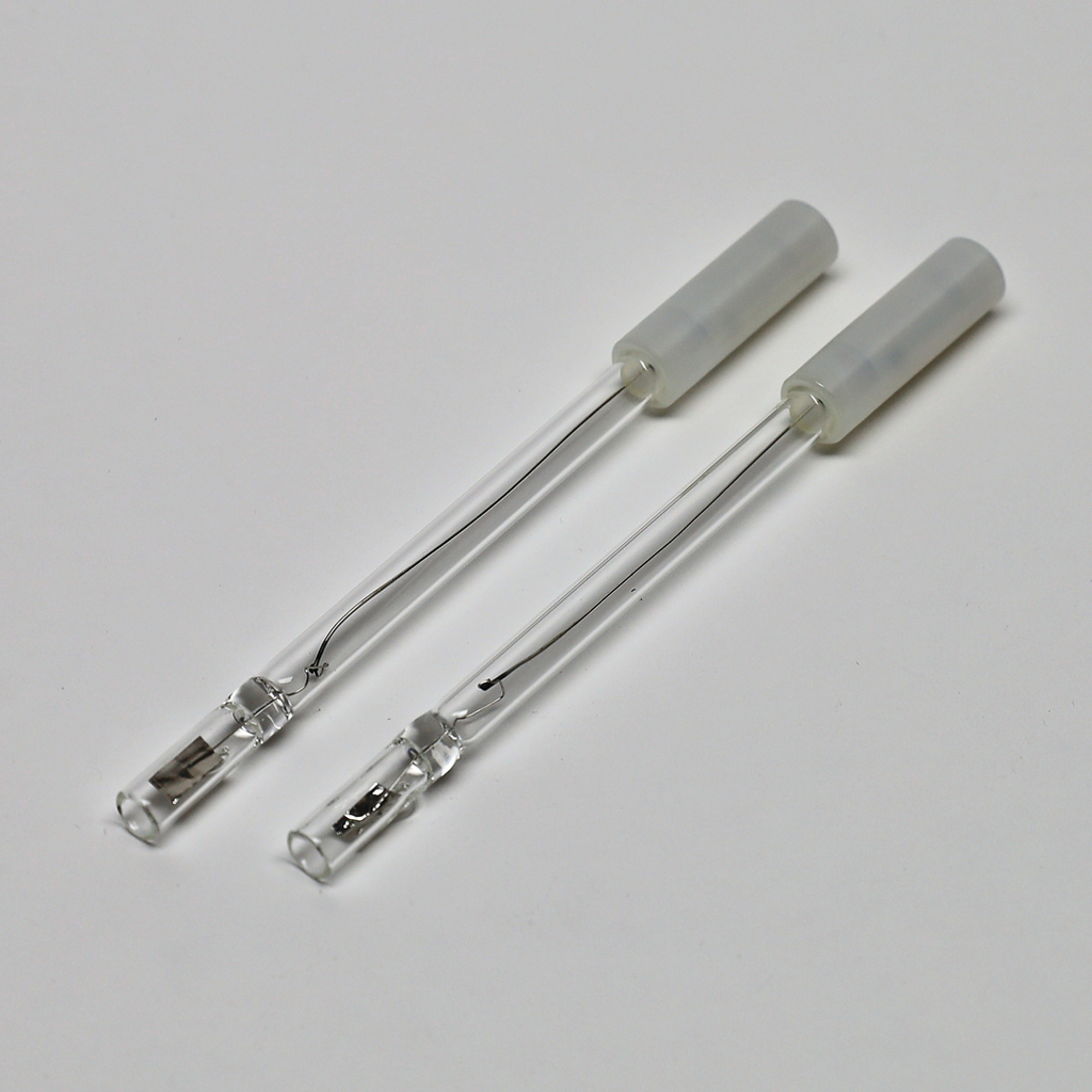 Das Bild zeigt zwei Glasröhren mit einem transparenten, isolierenden Ende. Diese Röhren werden vermutlich für experimentelle Anwendungen im Bildungsbereich verwendet, möglicherweise im Bereich der Chemie oder Physik.