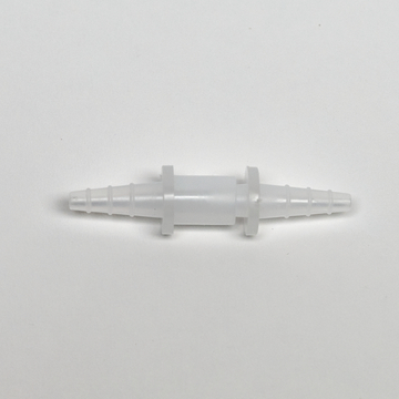 Das Bild zeigt ein transparentes Kunststoffverbindungsstück mit zwei konischen Enden, das zum Verbinden von Schläuchen verwendet wird. Es ist typisch für den Experimentierbedarf im Bildungsbereich und geeignet für verschiedene chemische und physikalische Anwendungen.