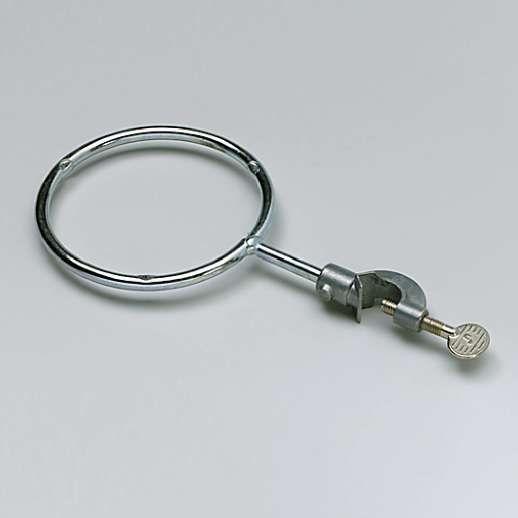 Das Bild zeigt einen stabilen Metallring mit einer Klemme, der in Experimenten zur Befestigung von Glasgeräten verwendet wird. Er ist eine wichtige Komponente für sichere und präzise wissenschaftliche Arbeiten im Bildungsbereich.