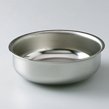 Das Bild zeigt eine schlichte, runde Schüssel aus Edelstahl, die glänzend und gut verarbeitet ist. Sie eignet sich ideal für verschiedene Experimente im Bildungsbereich, da sie langlebig und leicht zu reinigen ist.