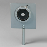 Das Bild zeigt ein physikalisches Experimentiergerät, das wahrscheinlich zur Demonstration eines bestimmten physikalischen Effekts dient. Es enthält eine drehbare Scheibe, die auf einem stabilen Standfuß montiert ist, und ist für den Einsatz im Bildungsbereich konzipiert.