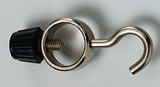 Das Bild zeigt ein Experimentierzubehör, das aus einem metallischen Haken mit einer Gewindeverbindung und einem schwarzen Kunststoffdrehknopf besteht. Der Haken dient vermutlich zur Befestigung von Objekten in experimentellen Aufbauten.