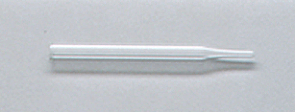 Das Bild zeigt ein feines, langes Rohr, das aus transparentem Material gefertigt ist. Dieses Einzelteil könnte für verschiedene Experimente oder Anwendungen im Bildungsbereich verwendet werden.