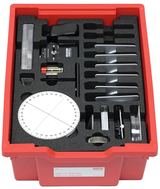 Das Bild zeigt ein Set für optische Experimente, das in einer roten Kiste aufbewahrt wird. Es enthält verschiedene optische Elemente wie Linsen, Prismen und einen Gradbogen, die für den Einsatz im Bildungsbereich konzipiert sind.