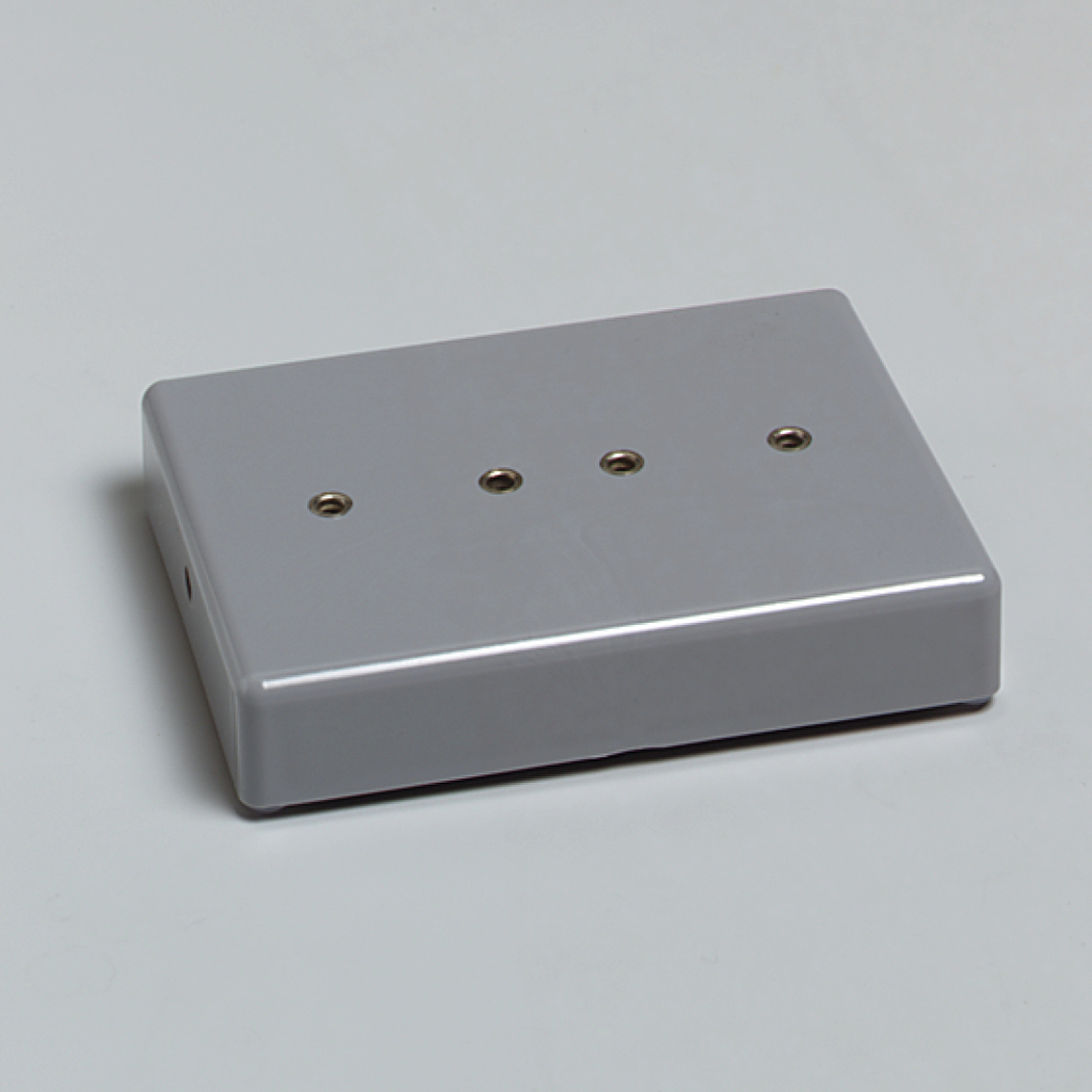 Das Bild zeigt ein graues Gehäuse mit drei runden Öffnungen auf der Oberseite. Es dient wahrscheinlich als Teil eines Experimentierkits für das Bildungswesen, um verschiedene Experimente durchzuführen.