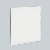 Das Bild zeigt eine klare, rechteckige Glasplatte, die auf einem leicht grauen Hintergrund steht. Sie eignet sich für den Einsatz in wissenschaftlichen Experimenten, insbesondere in Bildungseinrichtungen.