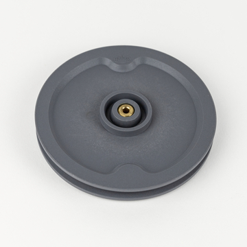 Das Bild zeigt ein graues Experimentiergerät mit einer runden Form und einer zentralen, goldenen Anschlussbuchse. Es könnte für physikalische Experimente oder wissenschaftliche Anwendungen im Bildungsbereich verwendet werden.