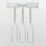 Das Bild zeigt ein gläsernes Experimentiergerät mit zwei verbundenen Röhren und drei Auslässen. Dieses Zubehör wird häufig für chemische Experimente in Bildungseinrichtungen eingesetzt.