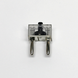 Das Bild zeigt ein transparentes Messgerät zur Bestimmung des elektrischen Stroms. Es verfügt über zwei Anschlüsse für die Strommessung und einen verstellbaren Knopf zur Kalibrierung.