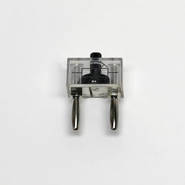 Das Bild zeigt ein transparentes Messgerät zur Bestimmung des elektrischen Stroms. Es verfügt über zwei Anschlüsse für die Strommessung und einen verstellbaren Knopf zur Kalibrierung.