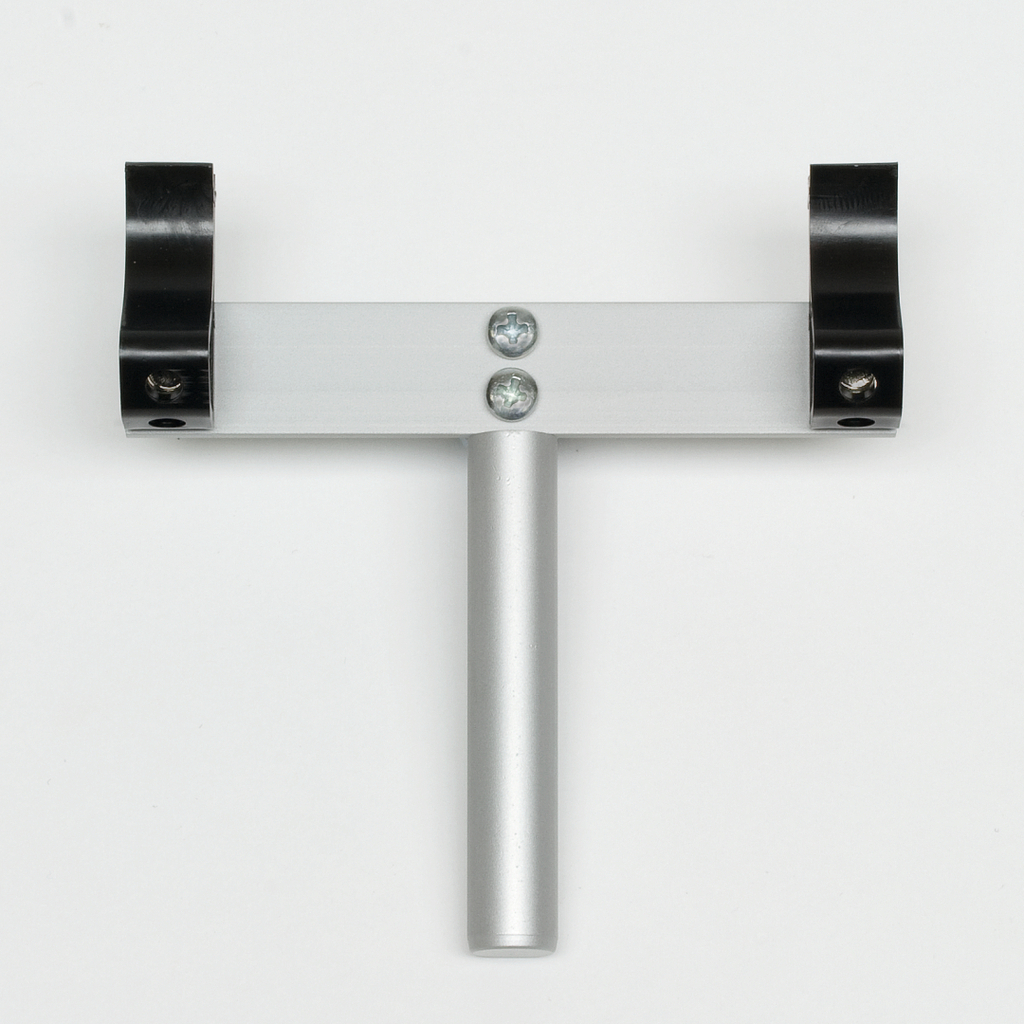 Das Bild zeigt ein Experimentiergerät aus Aluminium mit zwei schwarzen Halterungen an den Seiten und einem vertikalen Stab in der Mitte. Das Design deutet darauf hin, dass es für bestimmte Versuche in der Bildung oder im Labor eingesetzt wird.