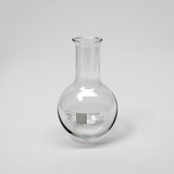 Das Bild zeigt einen klaren Erlenmeyerkolben mit einem Fassungsvermögen von 250 ml, der für Experimente im Bildungsbereich geeignet ist. Der Kolben hat eine runde Basis und einen schmalen Hals, was ihn ideal für chemische Reaktionen macht.