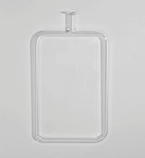 Das Bild zeigt ein rechteckiges, transparentes Glasgefäß mit einem seitlichem Abzweig. Dieses Laborgerät ist für experimentelle Anwendungen im Bildungsbereich konzipiert und vielseitig einsetzbar.