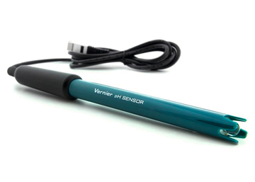 Das Bild zeigt einen pH-Sensor von Vernier, der zur Messung des pH-Werts von Flüssigkeiten verwendet wird. Er hat einen langen, schlanken Körper mit einem Kabel, das eine Verbindung zu einem Messgerät ermöglicht.