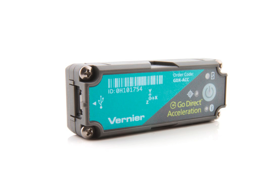 Das Bild zeigt ein tragbares Gerät zur Messung von Beschleunigung, hergestellt von Vernier. Es ist kompakt, hat eine USB-Anschlussmöglichkeit und verfügt über verschiedene Steuerungs- und Identifikationssymbole.