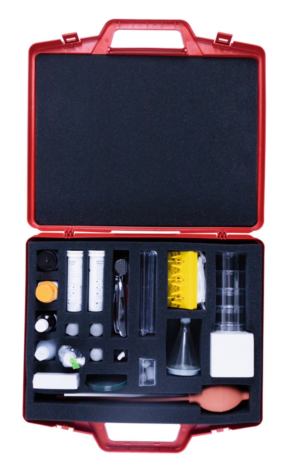 Im roten Koffer sind verschiedene Laborutensilien und Chemikalien angeordnet, die für Experimente im Bildungsbereich geeignet sind. Die Aufteilung zeigt Reagenzgläser, Pipetten, Messbecher und andere wichtige Materialien zur Durchführung wissenschaftlicher Versuche.