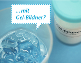 Ein Glas mit blauer Flüssigkeit zeigt eine gelartige Substanz. Neben dem Glas steht ein Behälter mit der Bezeichnung "Gel-Bildner", was auf ein Produkt für Experimente hinweist.