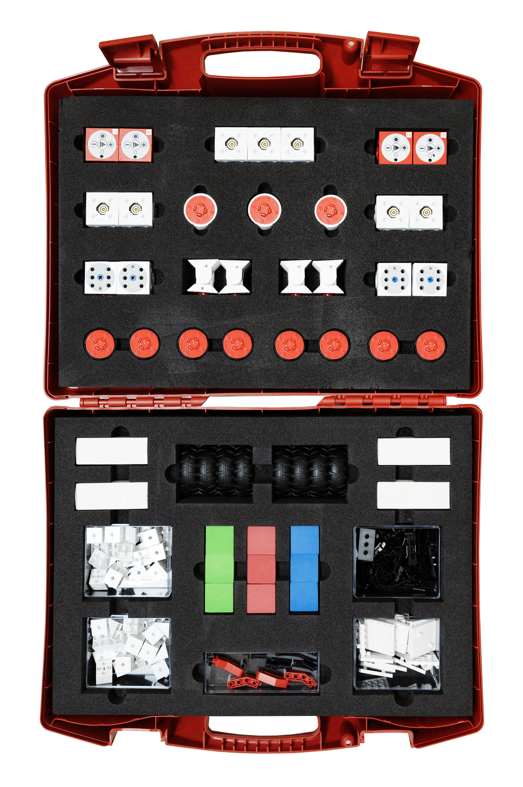 Ein roter Koffer enthält eine Vielzahl von Experimentiermaterialien, darunter Bauteile in verschiedenen Farben und Formen sowie mechanische Elemente. Diese Zusammenstellung ist ideal für praktische Lernaktivitäten im Bildungsbereich.