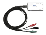 Ein weißes PASCO Wireless EKG-Messgerät ist an einem langen schwarzen Kabel angeschlossen. Am Ende des Kabels befinden sich drei farbige Elektrodenstecker in Rot, Schwarz und Grün.